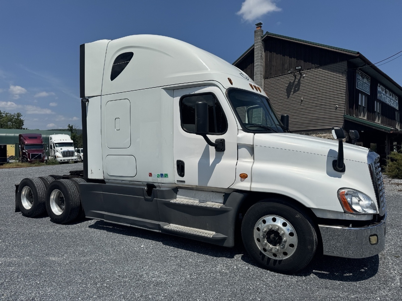 2015 FREIGHTLINER CASCADIA 125 in Bethel, PA