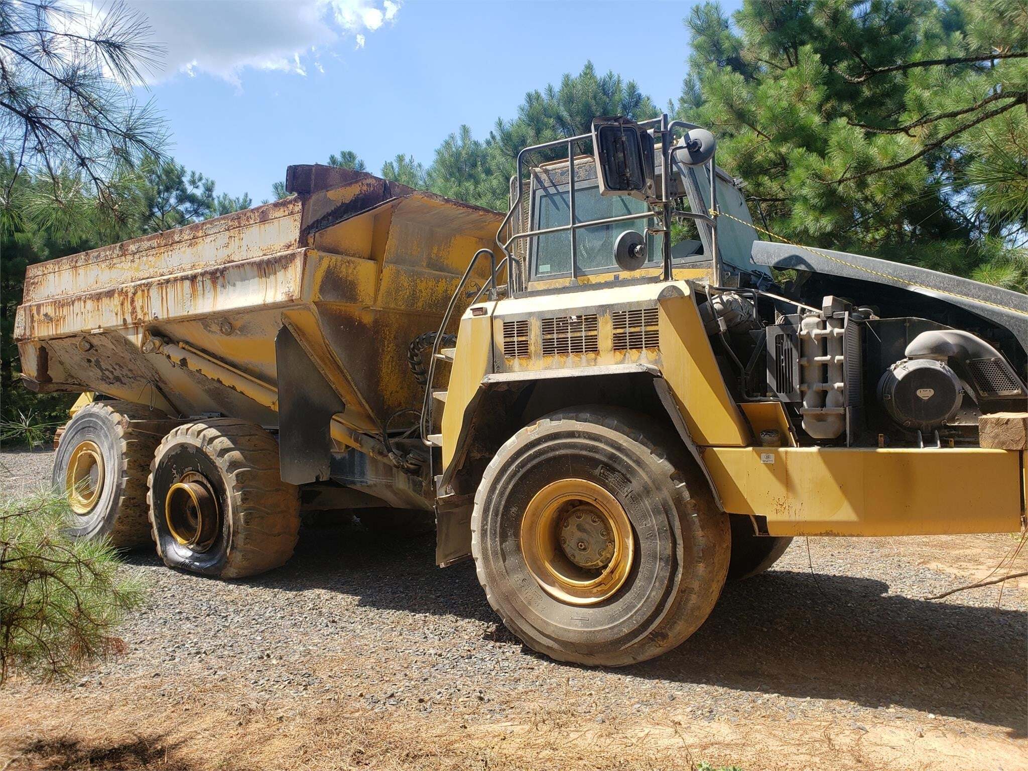 KOMATSU HM400-3 in Hughes Springs, TX
