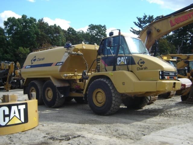 2010 CATERPILLAR 725 in Milford, MA