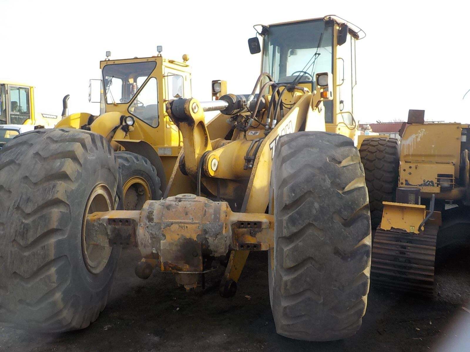 1998 DEERE 744H in Holland, MI