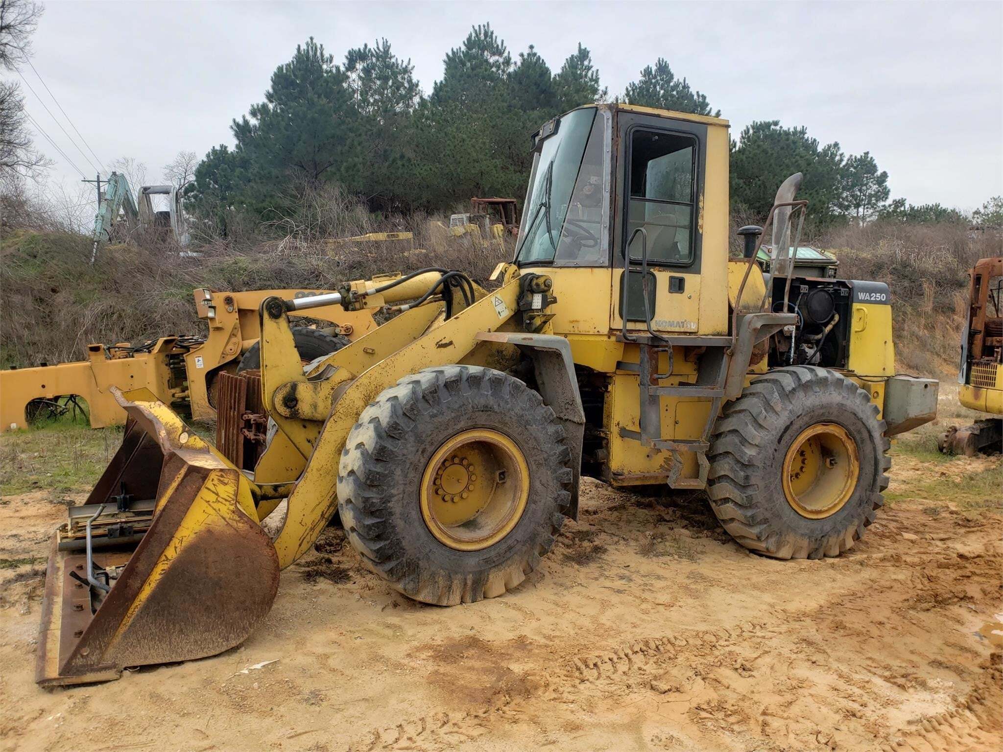 1997 KOMATSU WA250-3L in Hughes Springs, TX
