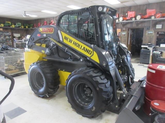 2026 NEW HOLLAND L328 in Charles City, IA
