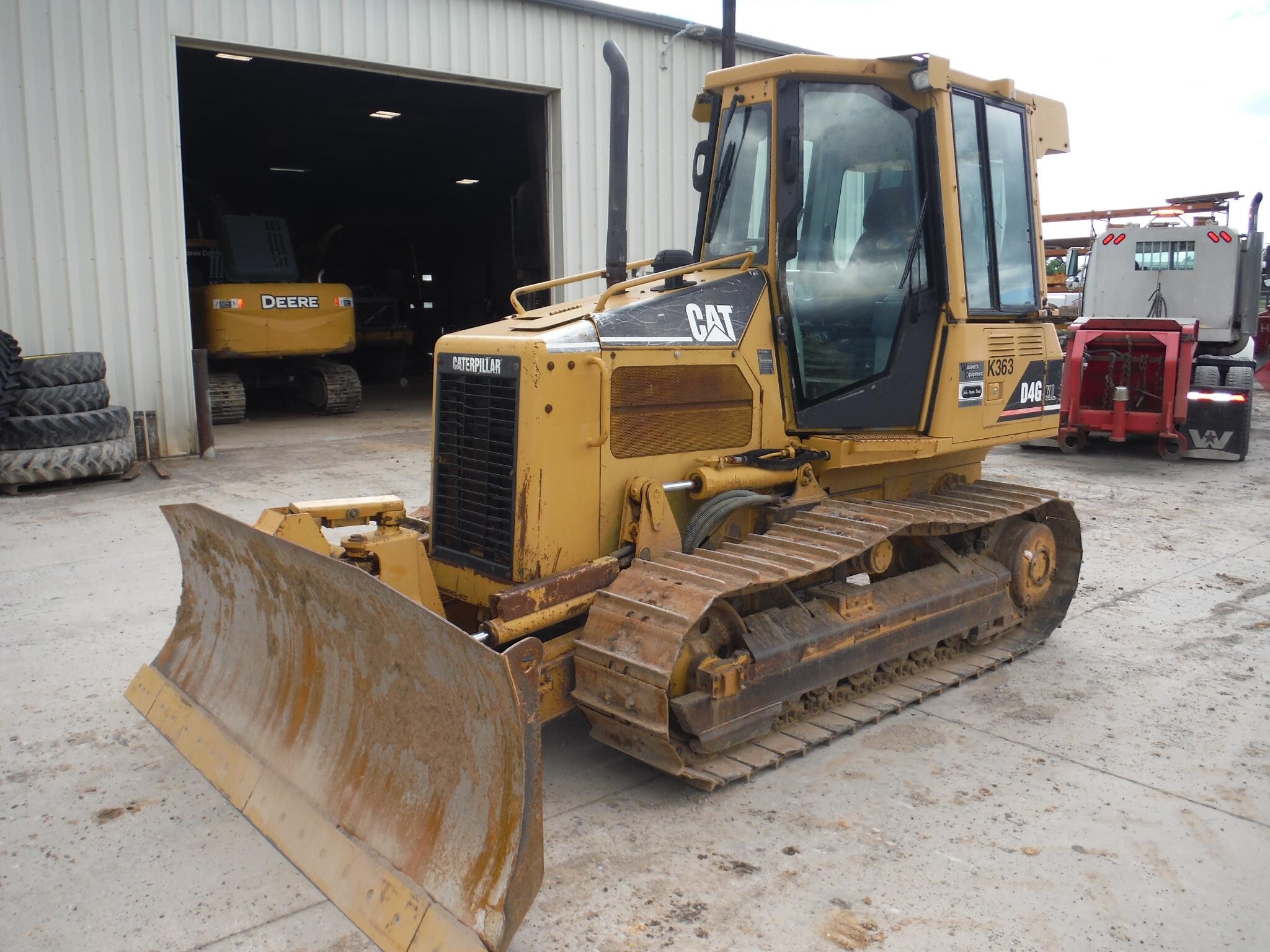 2002 CATERPILLAR D4G in Milton, PA