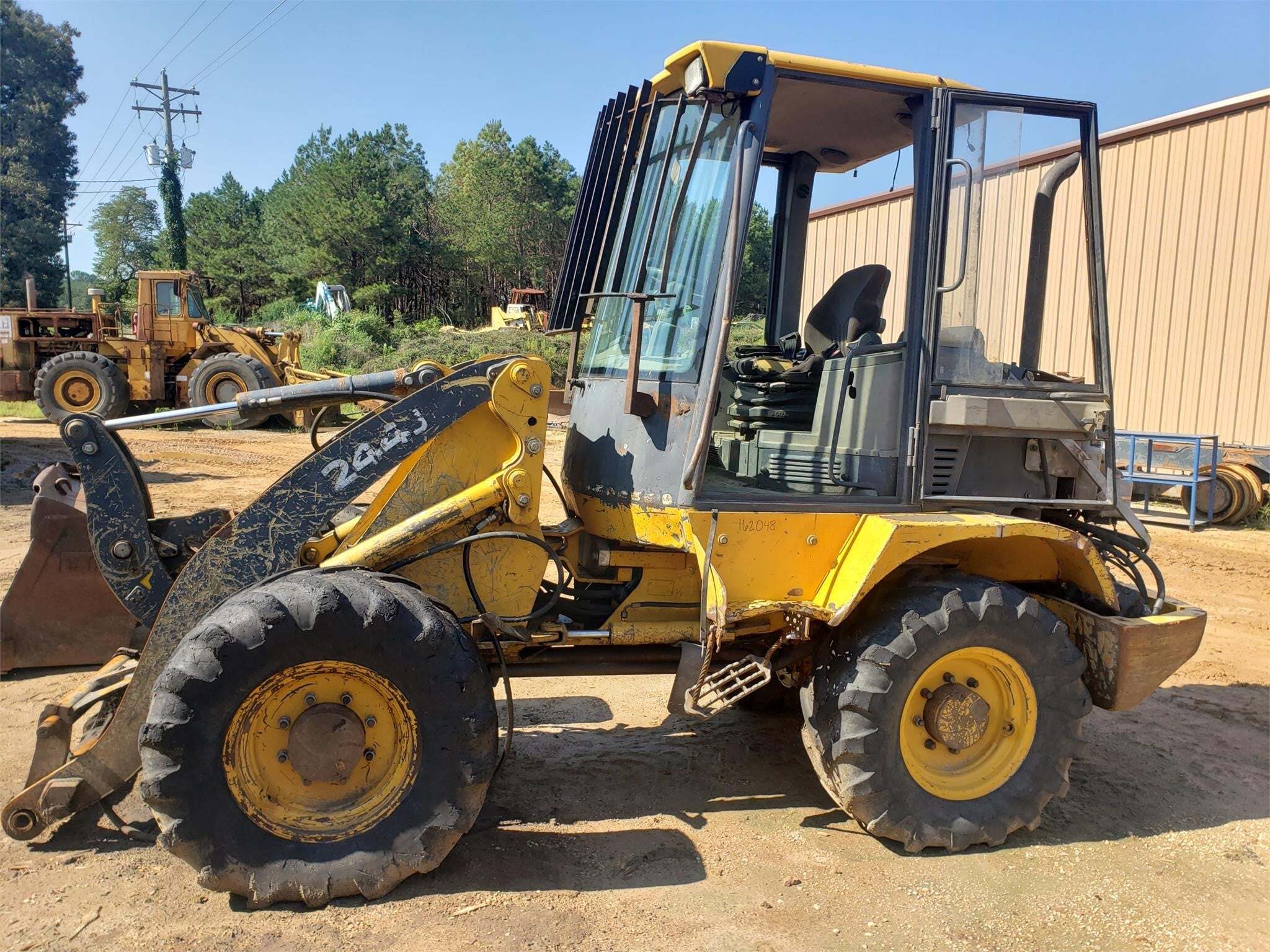 2006 DEERE 244J in Hughes Springs, TX