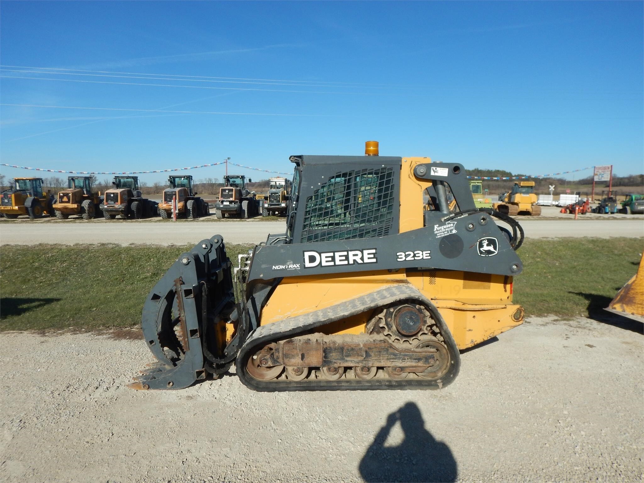 2015 DEERE 323E in Dover, MN