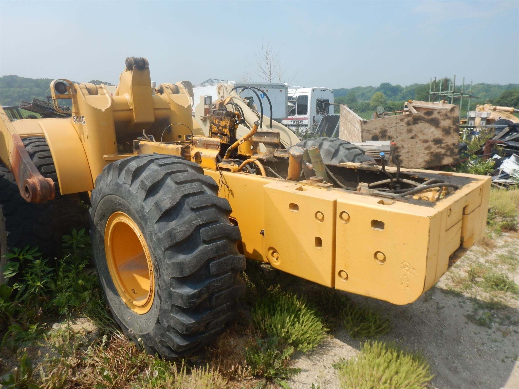1983 DEERE 644C in Dover, MN