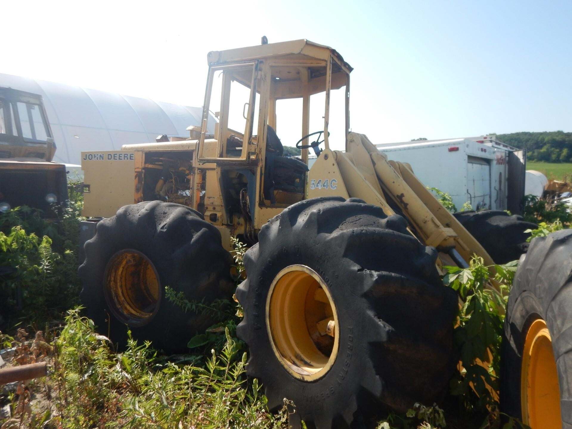 1984 DEERE 544C in Dover, MN