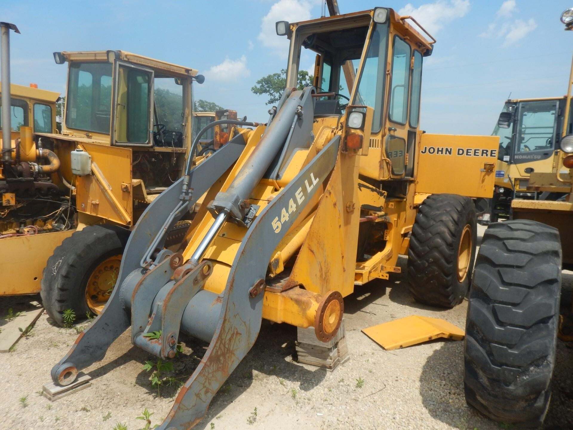 1990 DEERE 544E LL in Dover, MN