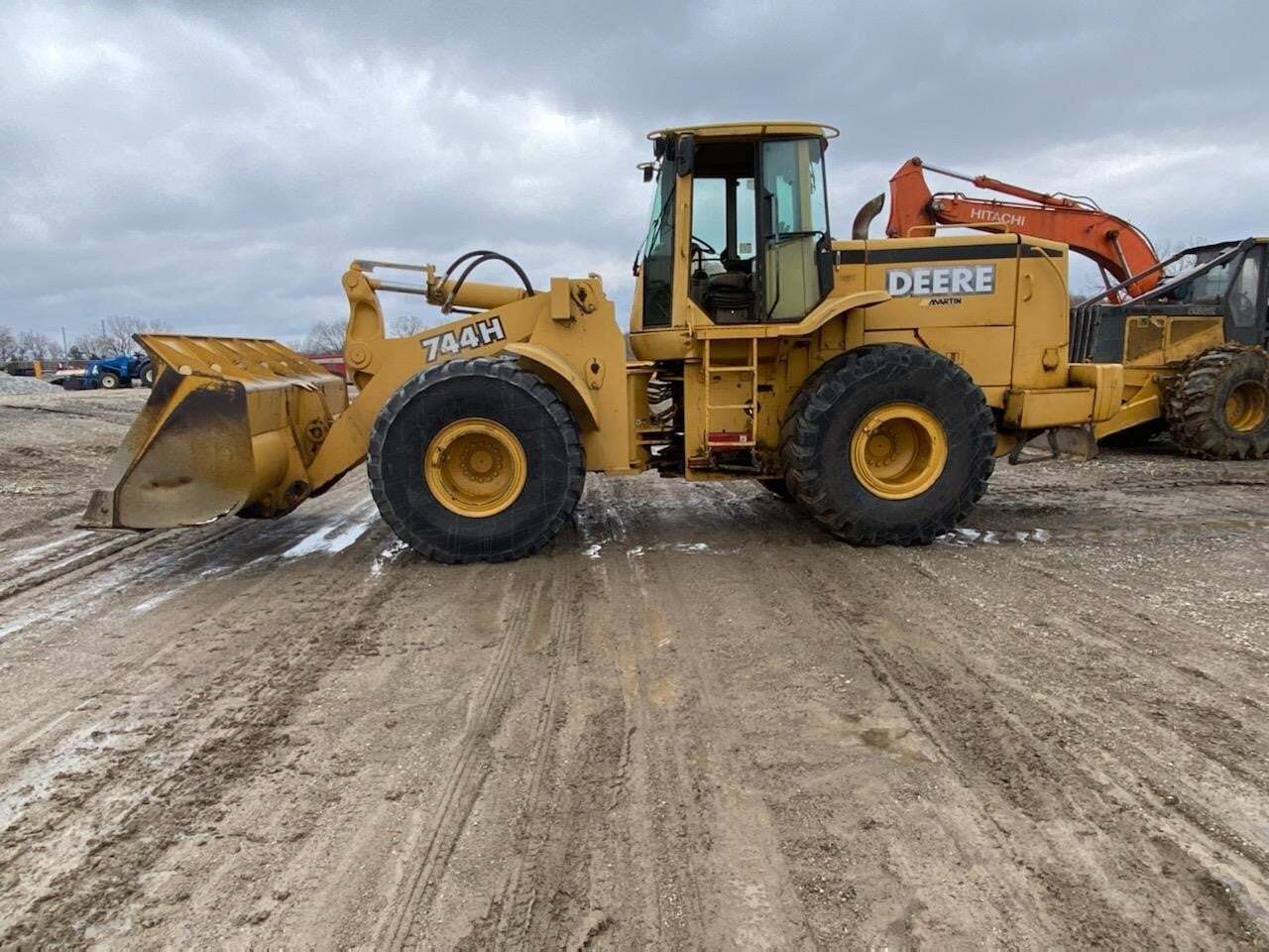 DEERE 744H in Holland, MI