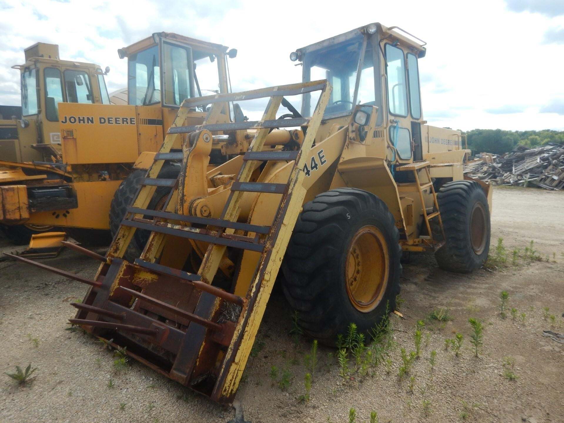 1991 DEERE 544E in Dover, MN