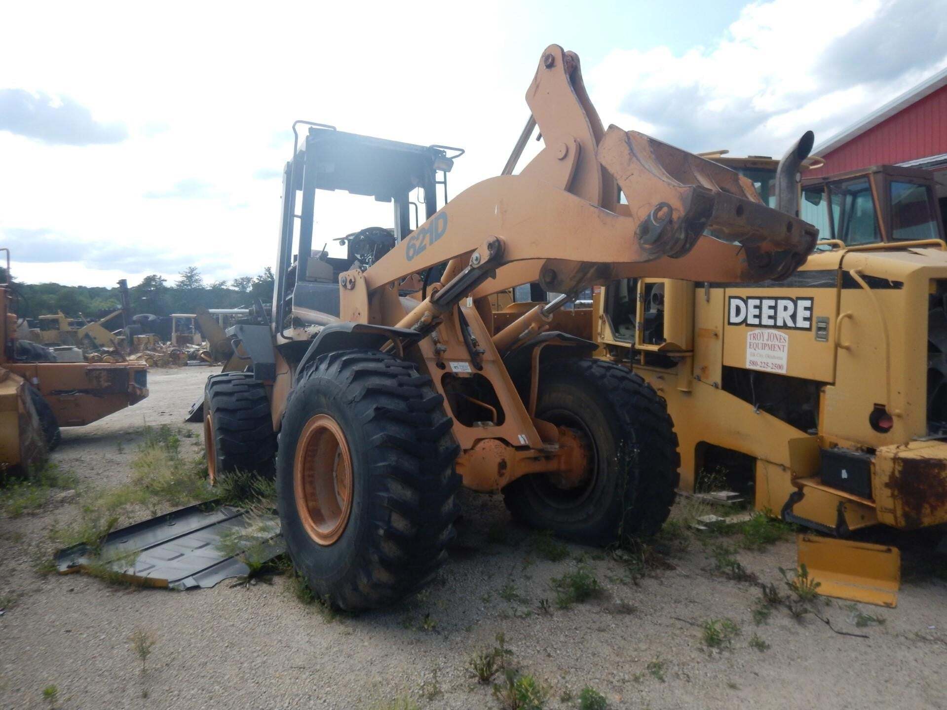 2002 CASE 621D in Dover, MN