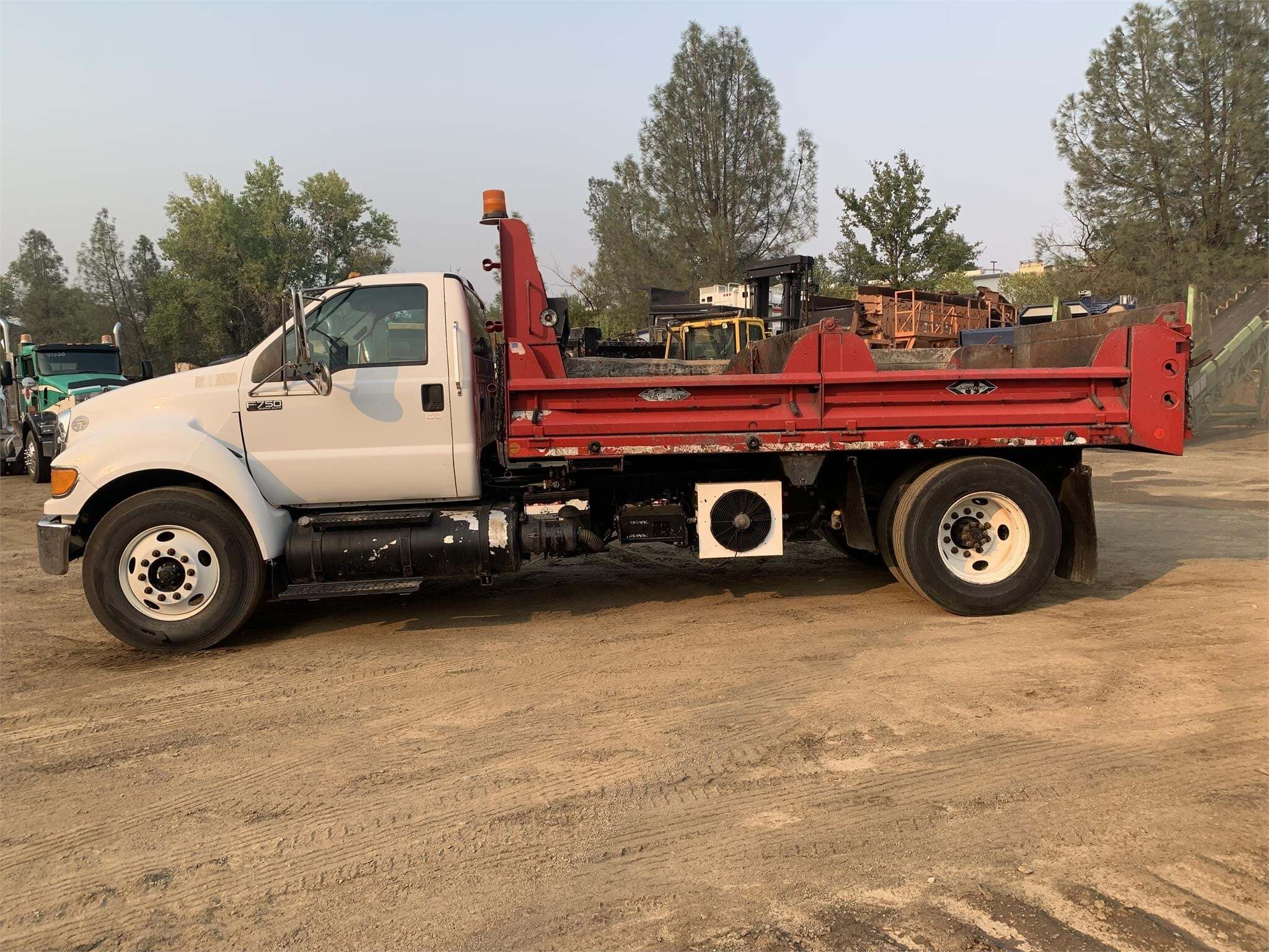 2015 FORD F750 XL in Redding, CA