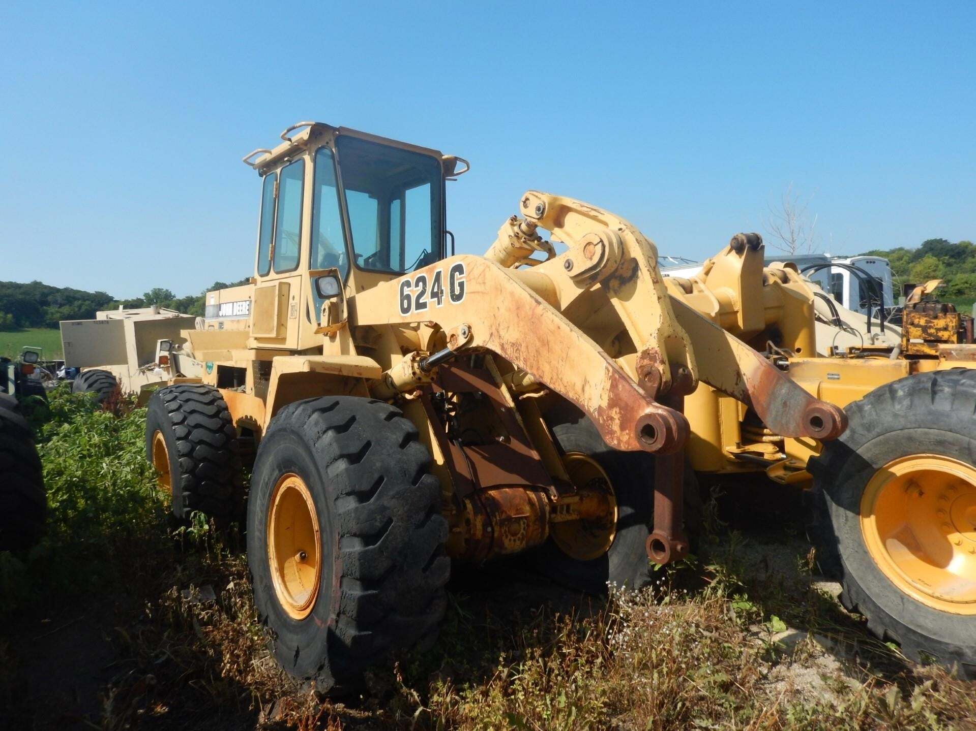 1994 DEERE 624G in Dover, MN