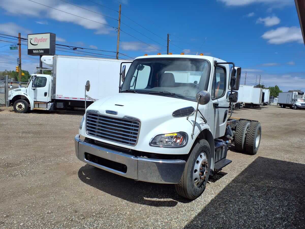 2018 FREIGHTLINER BUSINESS CLASS M2 106 in Commerce City, CO