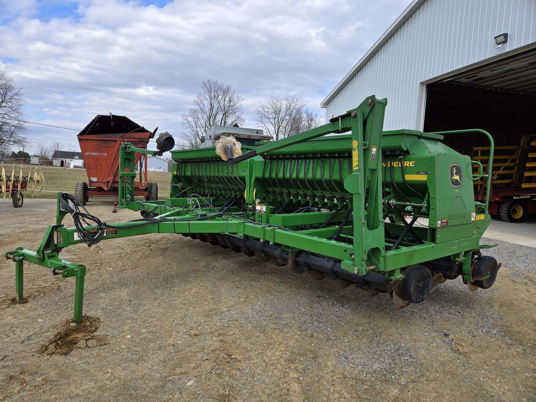JOHN DEERE 1590 in Marlette, MI