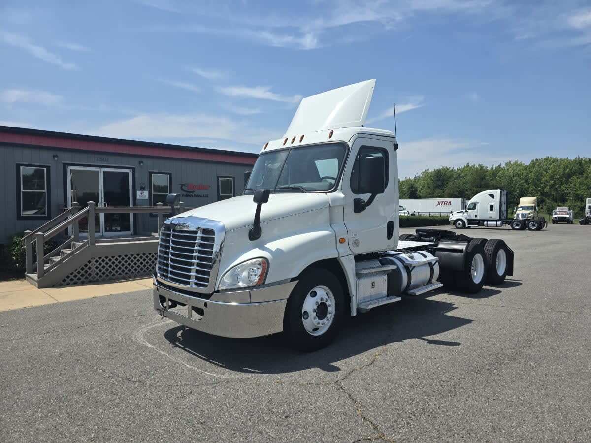 2019 FREIGHTLINER CASCADIA 125 in North Little Rock, AR