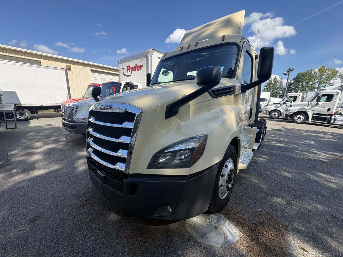 2019 FREIGHTLINER CASCADIA 126 in Richmond, VA