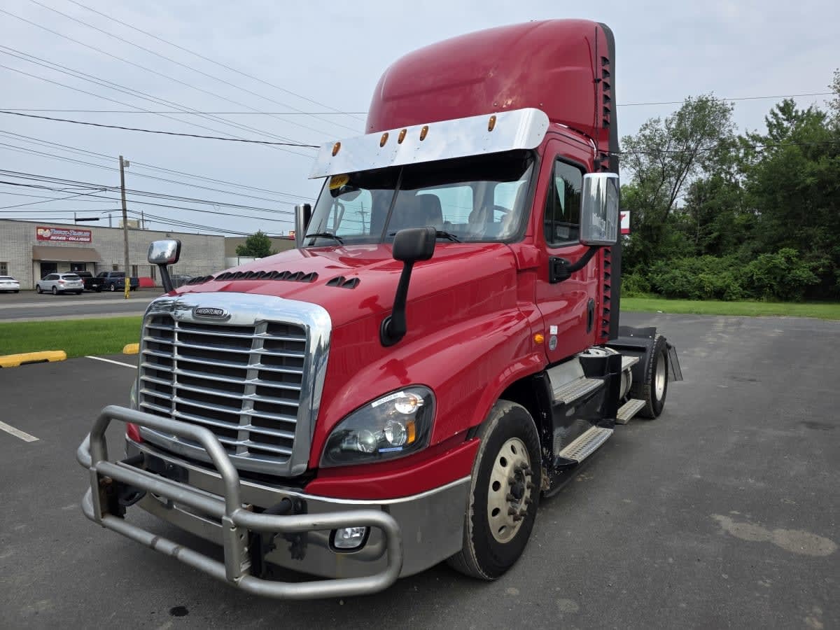 2019 FREIGHTLINER CASCADIA 125 in Bensalem, PA