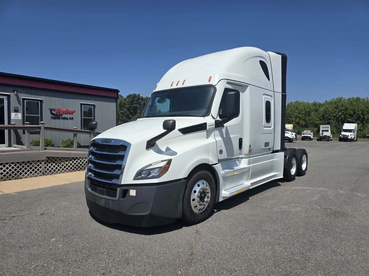 2022 FREIGHTLINER CASCADIA 126 in North Little Rock, AR