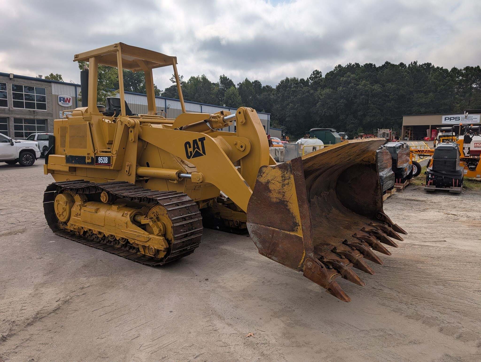 1995 CATERPILLAR 953B in Morrow, GA