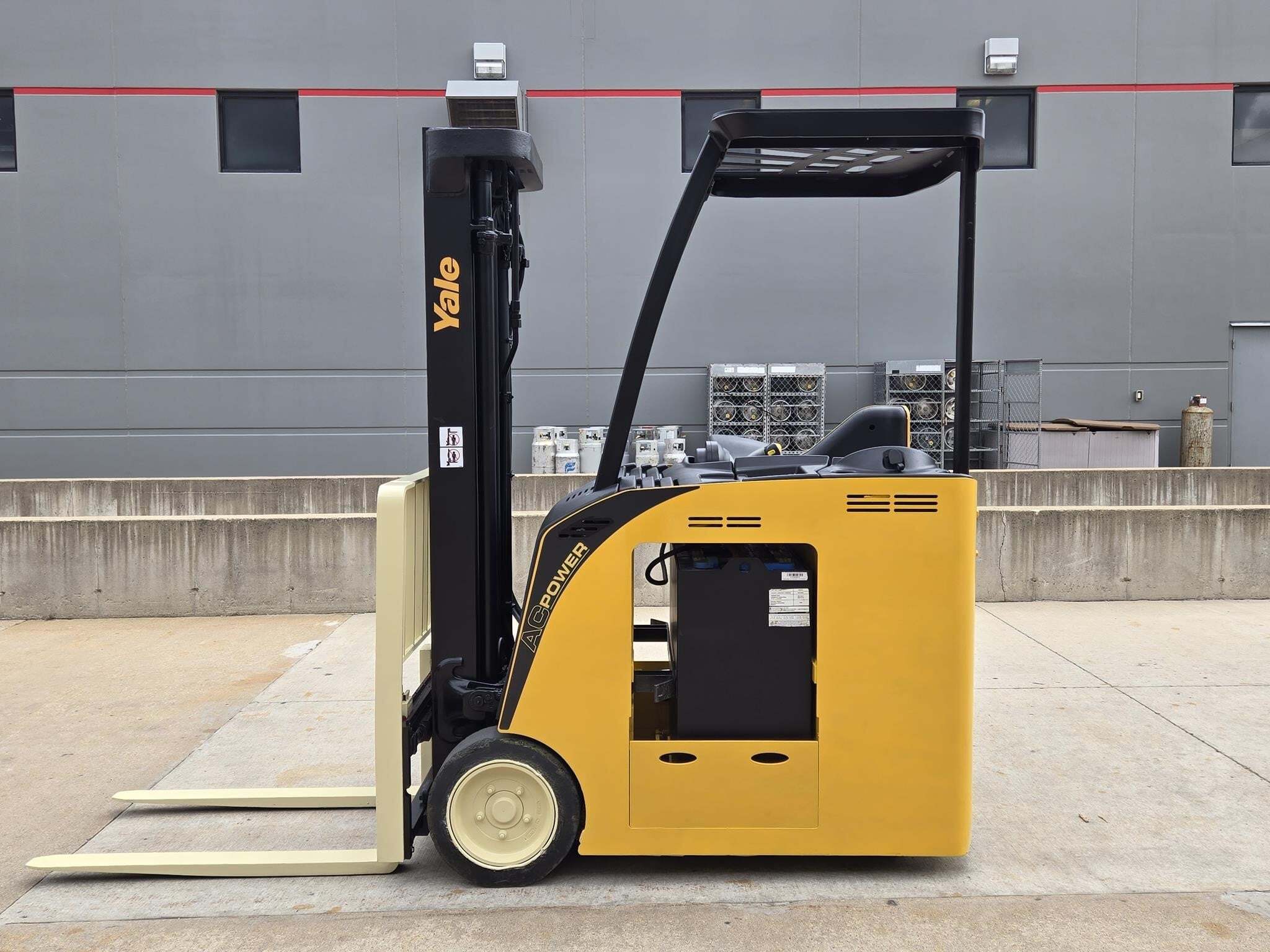 2019 YALE ESC040AD in Rockdale, IL