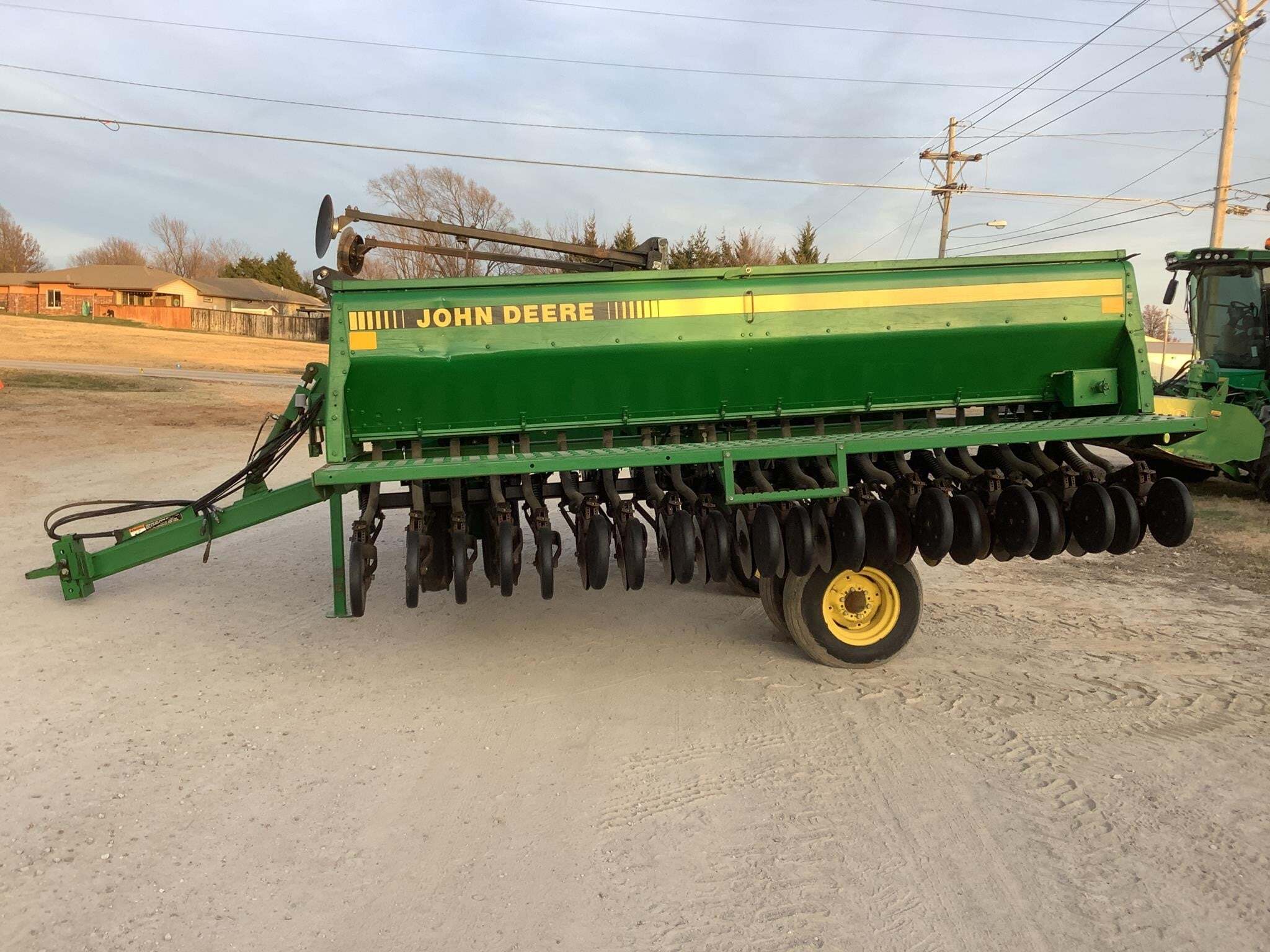 1995 JOHN DEERE 455 in Winfield, KS