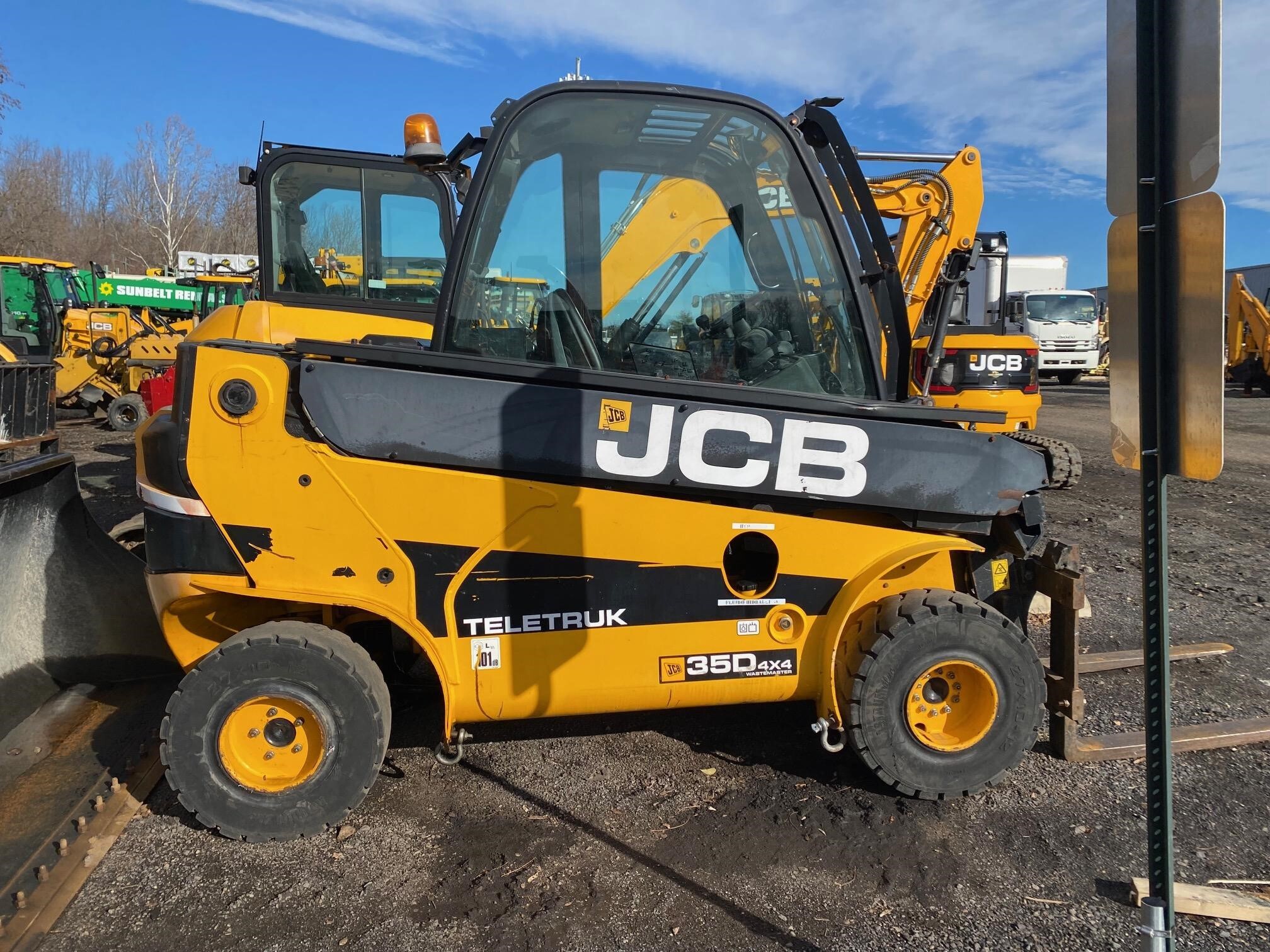 2017 JCB 35D 4x4 in Warrington, PA