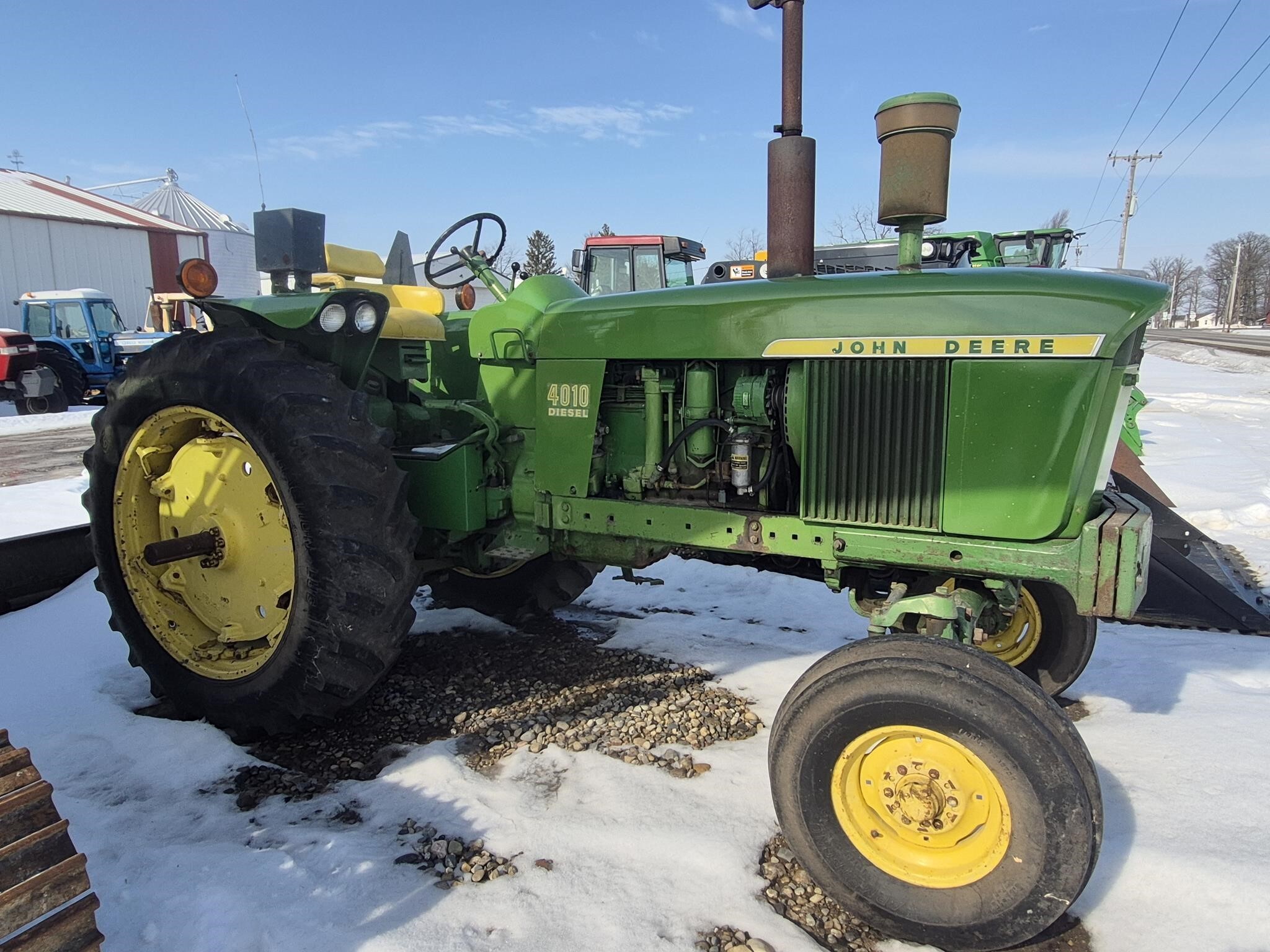 JOHN DEERE 4010 in Edon, OH