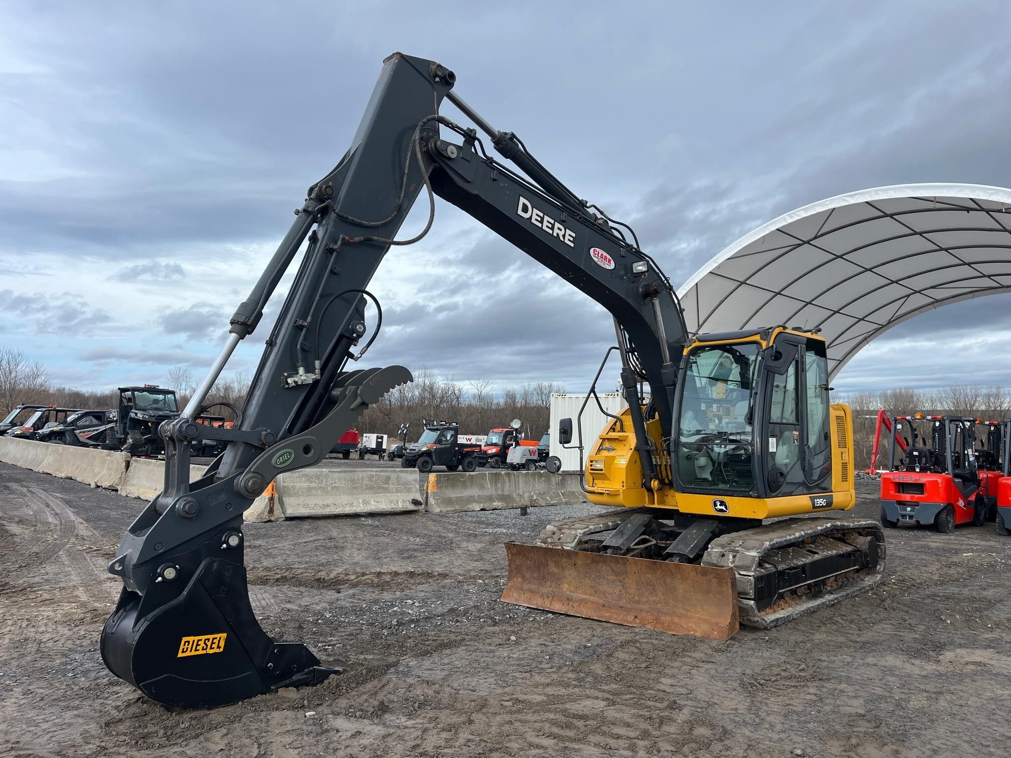 2022 DEERE 135G in Canastota, NY