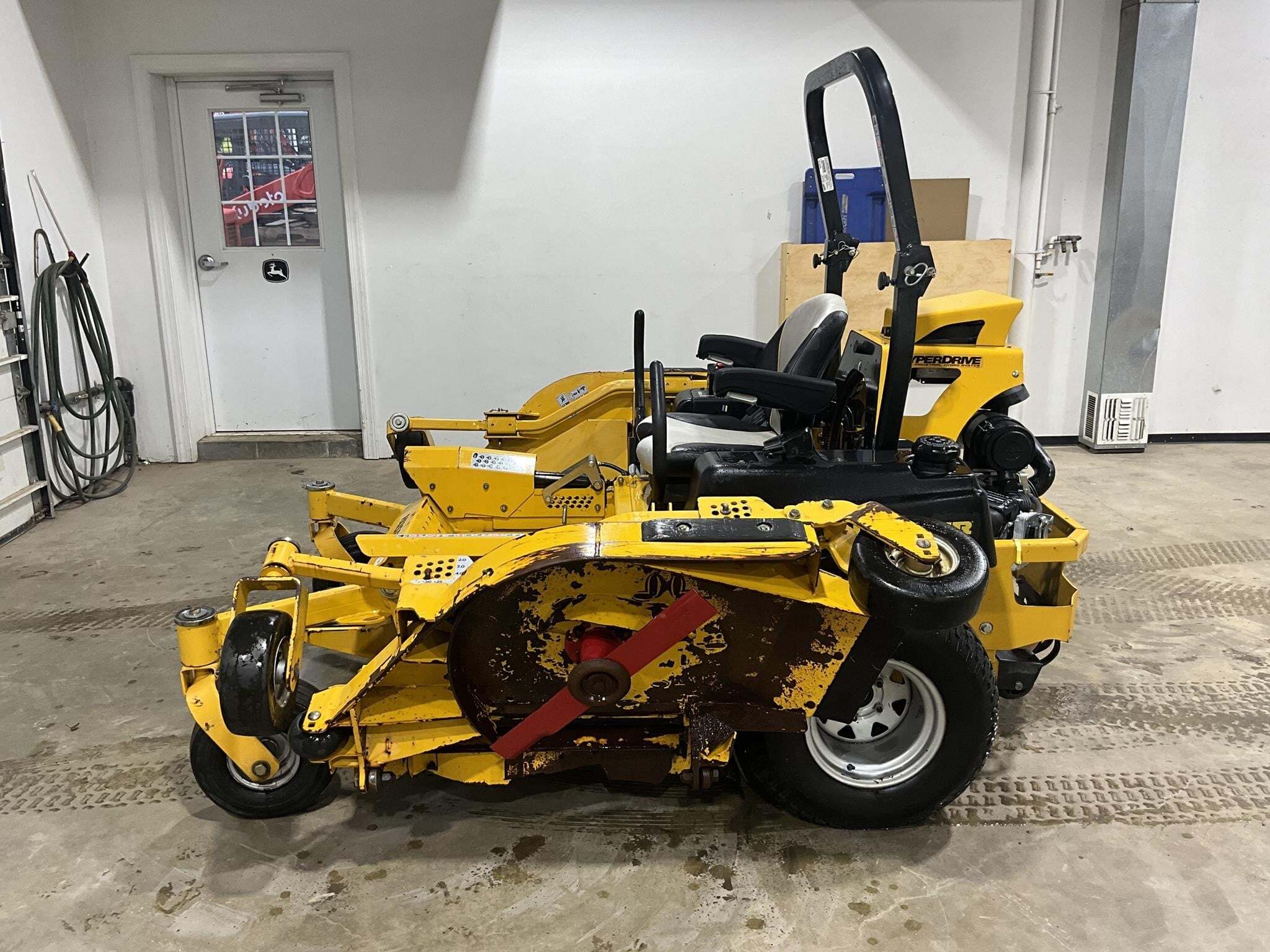 2017 HUSTLER SUPER 104 in Conestoga, PA