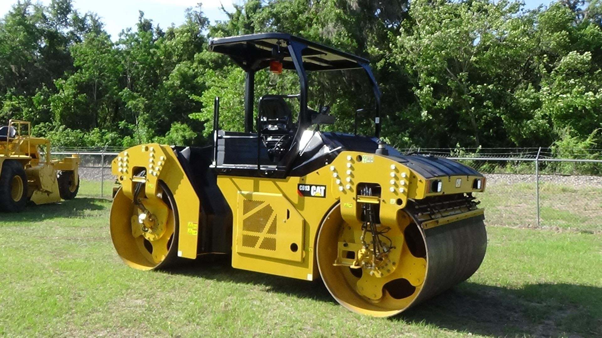 2018 CATERPILLAR CB13 in Ocala, FL