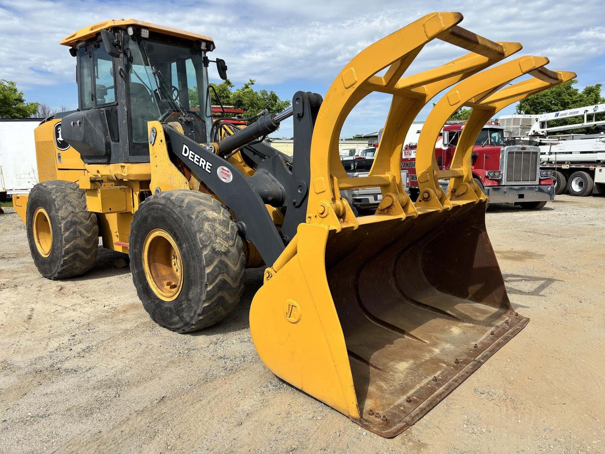 2020 DEERE 624L in Rockwell, NC