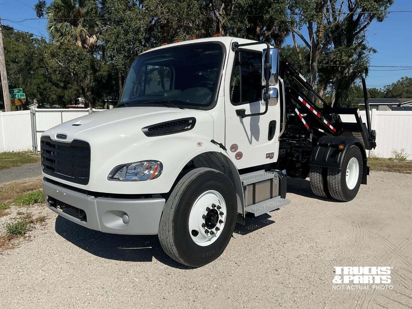 2027 FREIGHTLINER BUSINESS CLASS M2 106 PLUS in Tampa, FL