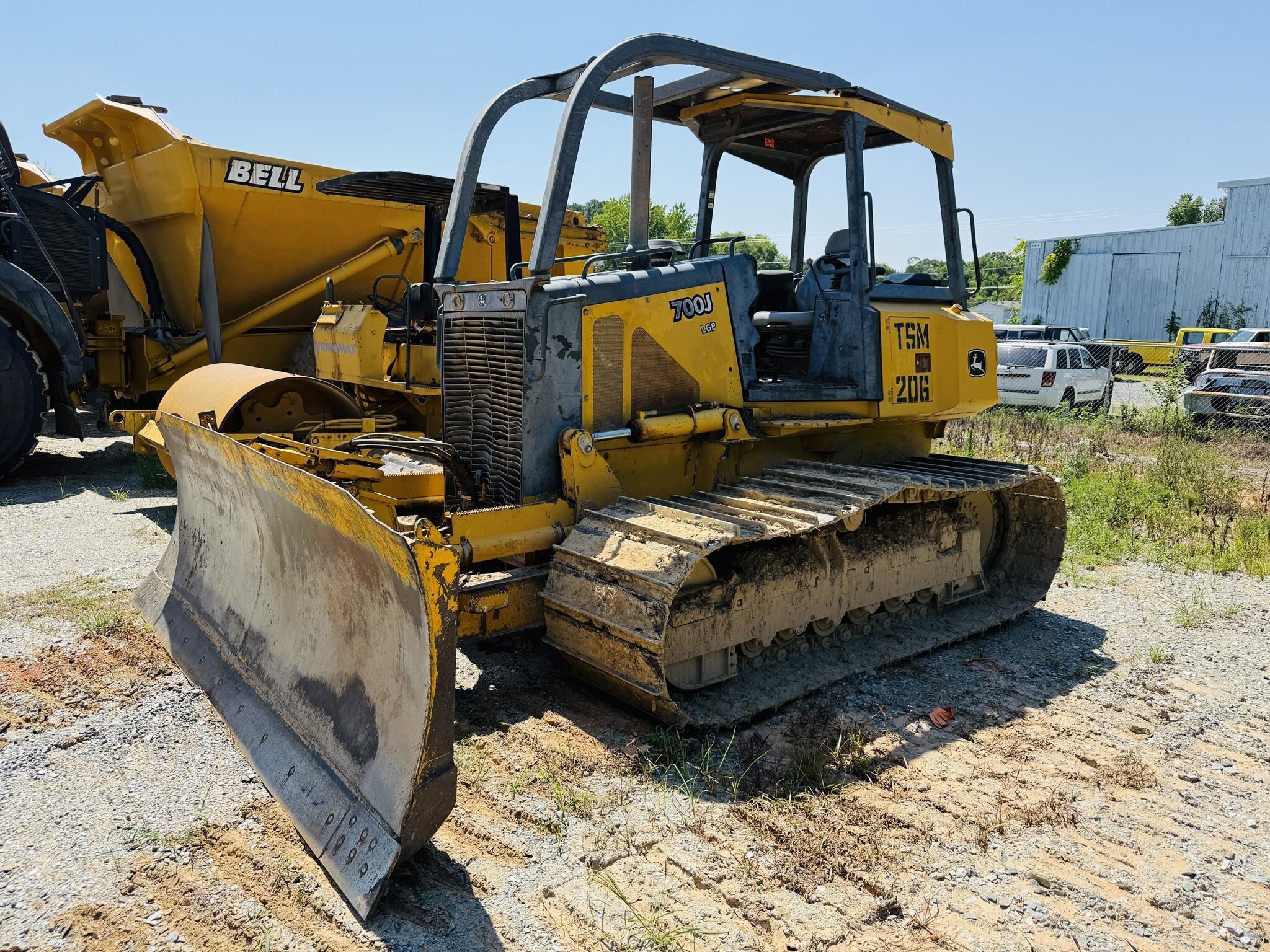 2006 DEERE 700J LGP in Rockwell, NC