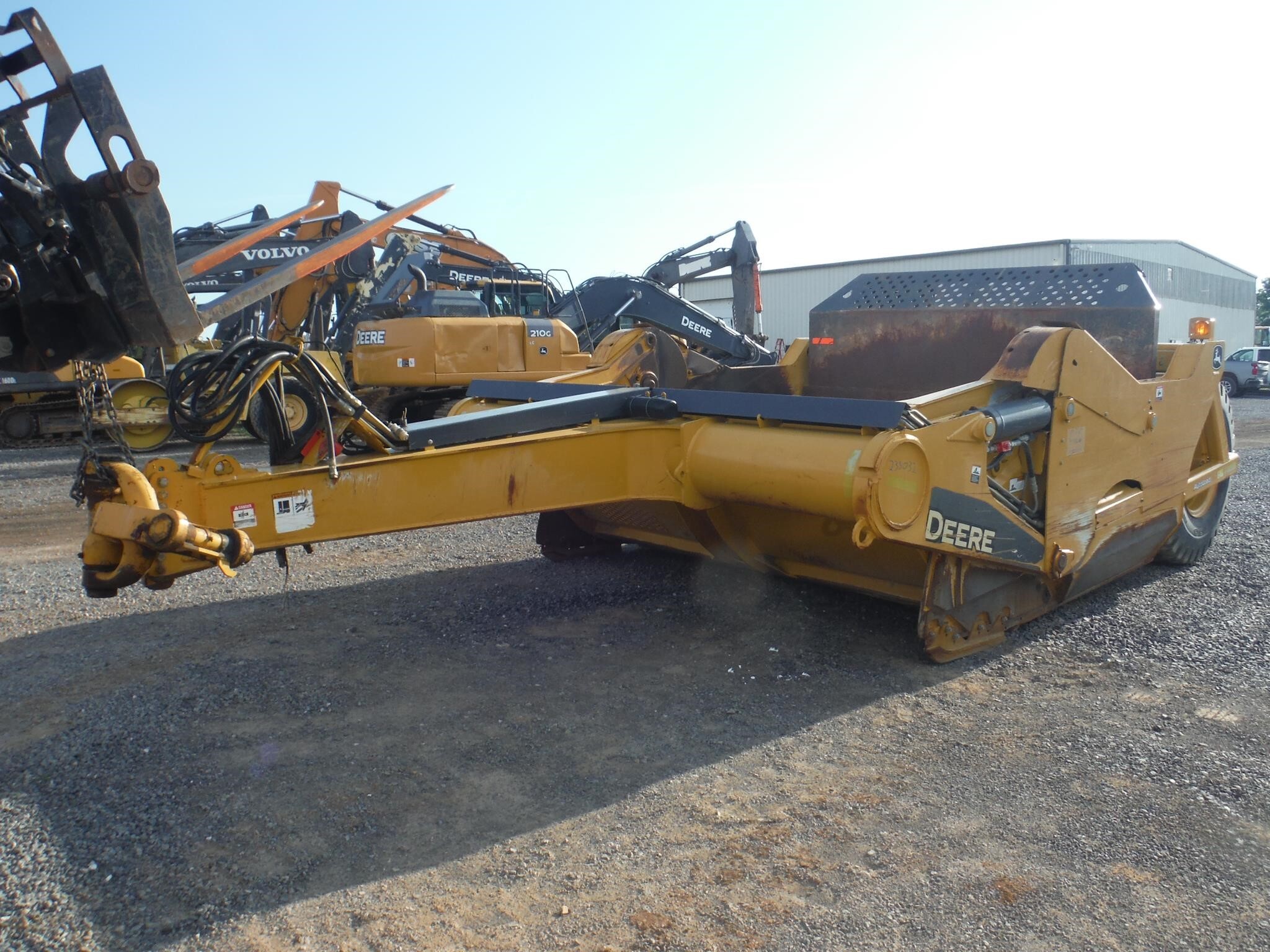 2018 DEERE 2010DE in Milton, PA
