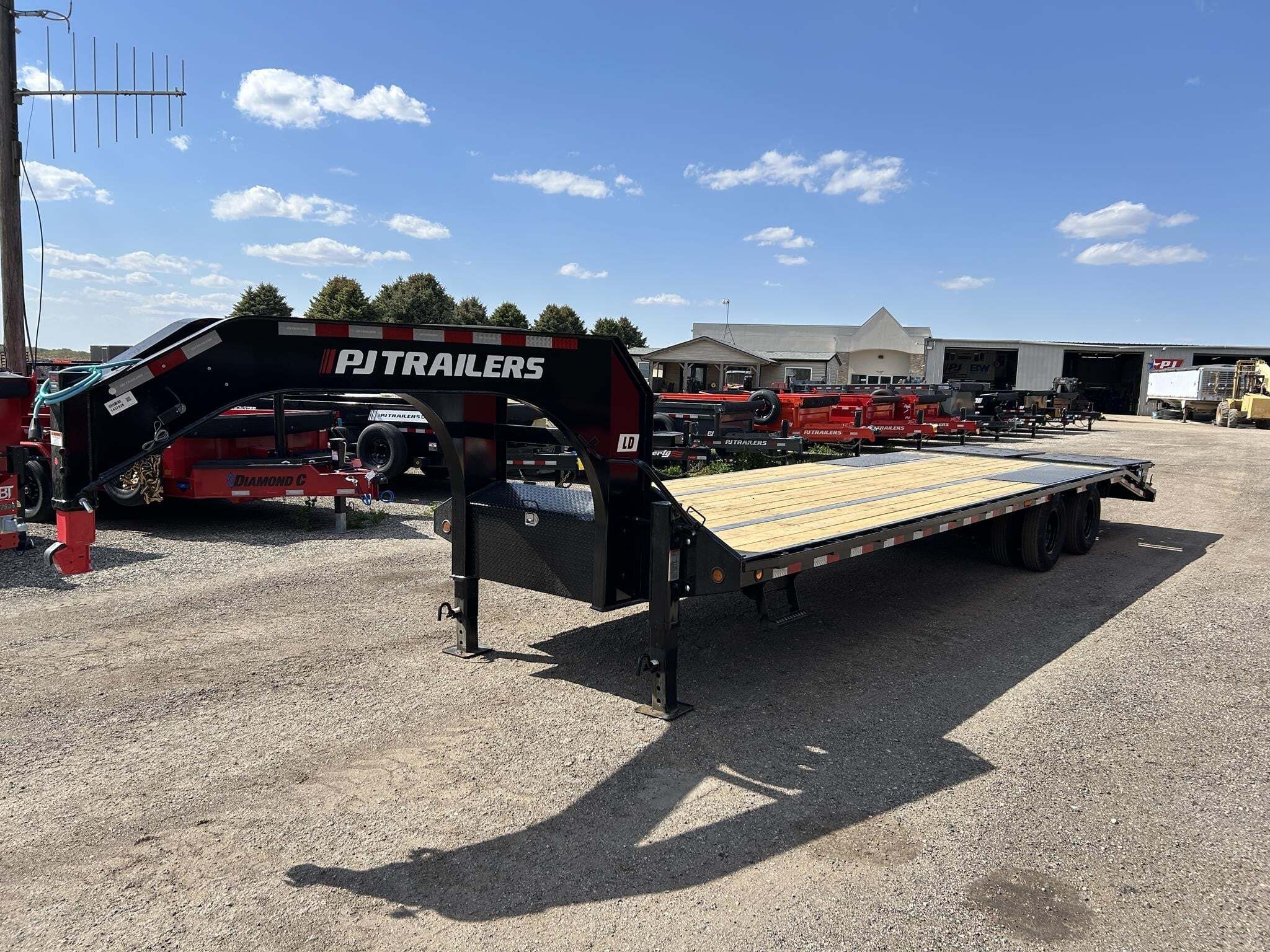 2027 PJ LD 8.5'X30' 25K GOOSENECK DECKOVER TRAILER in Pecatonica, IL