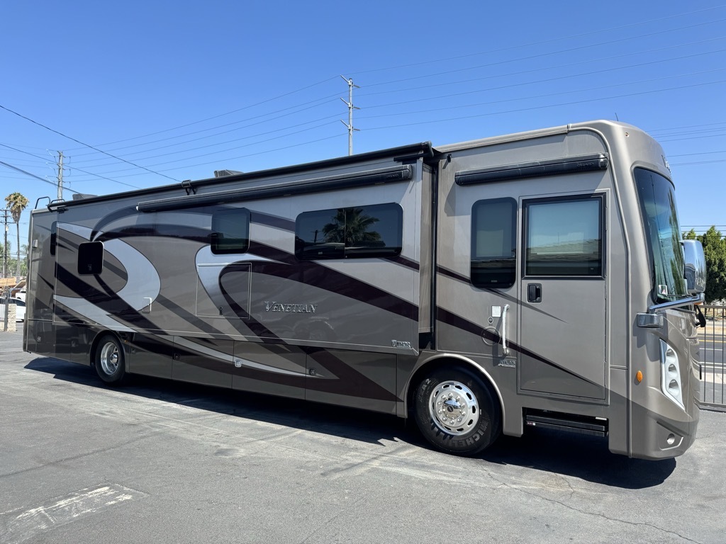2020 Thor Motor Coach VENETIAN R40 in riverside CA