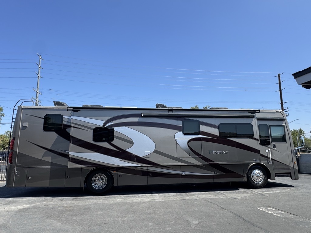 2020 Thor Motor Coach VENETIAN R40 in riverside CA