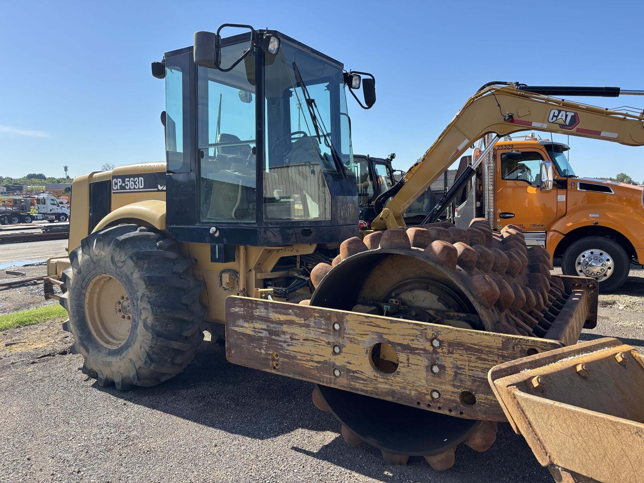 2001 CATERPILLAR CP-563D in Rockwell, NC