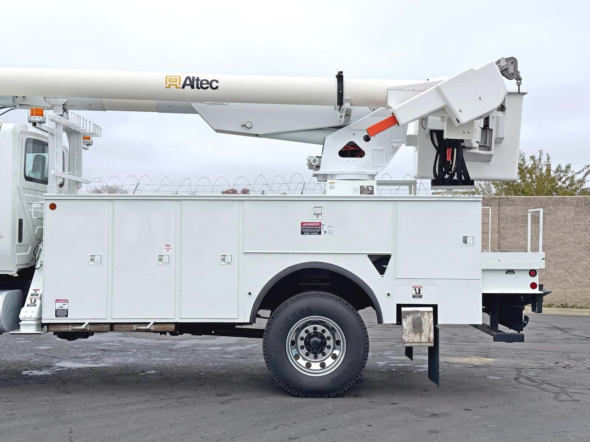 2005 ALTEC AM855 in Sacramento, CA