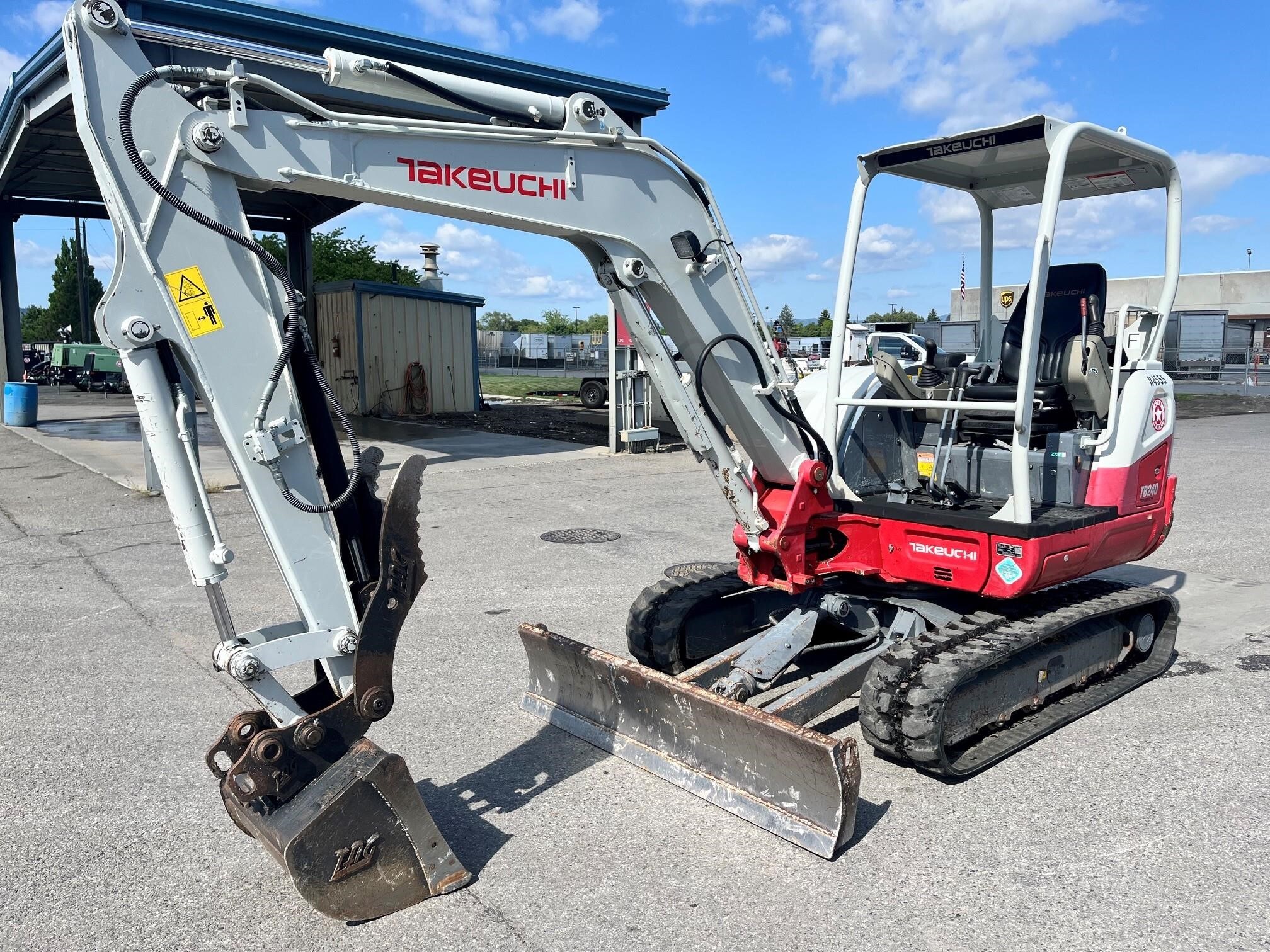 2021 TAKEUCHI TB240 in Portland, OR