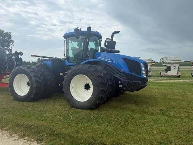 2017 NEW HOLLAND T9.530HD in Charles City, IA