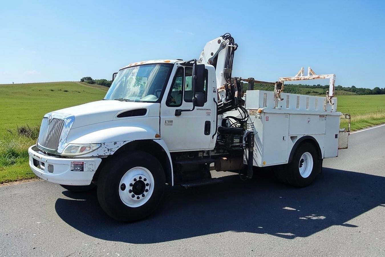 2004 IMT 5/33 in Hatfield, PA