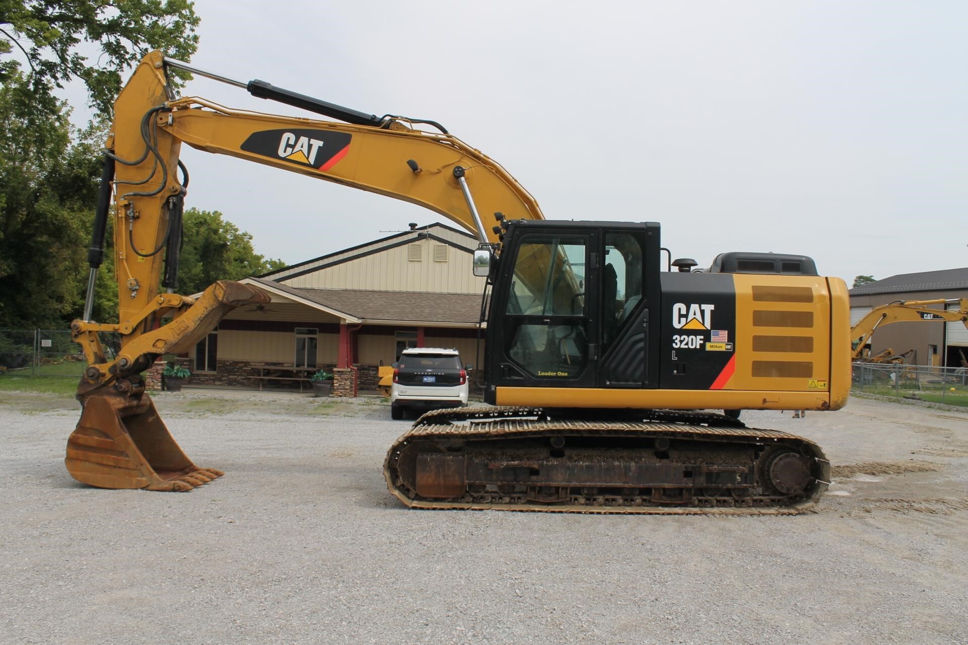 2017 CATERPILLAR 320FL in Pleasureville, KY
