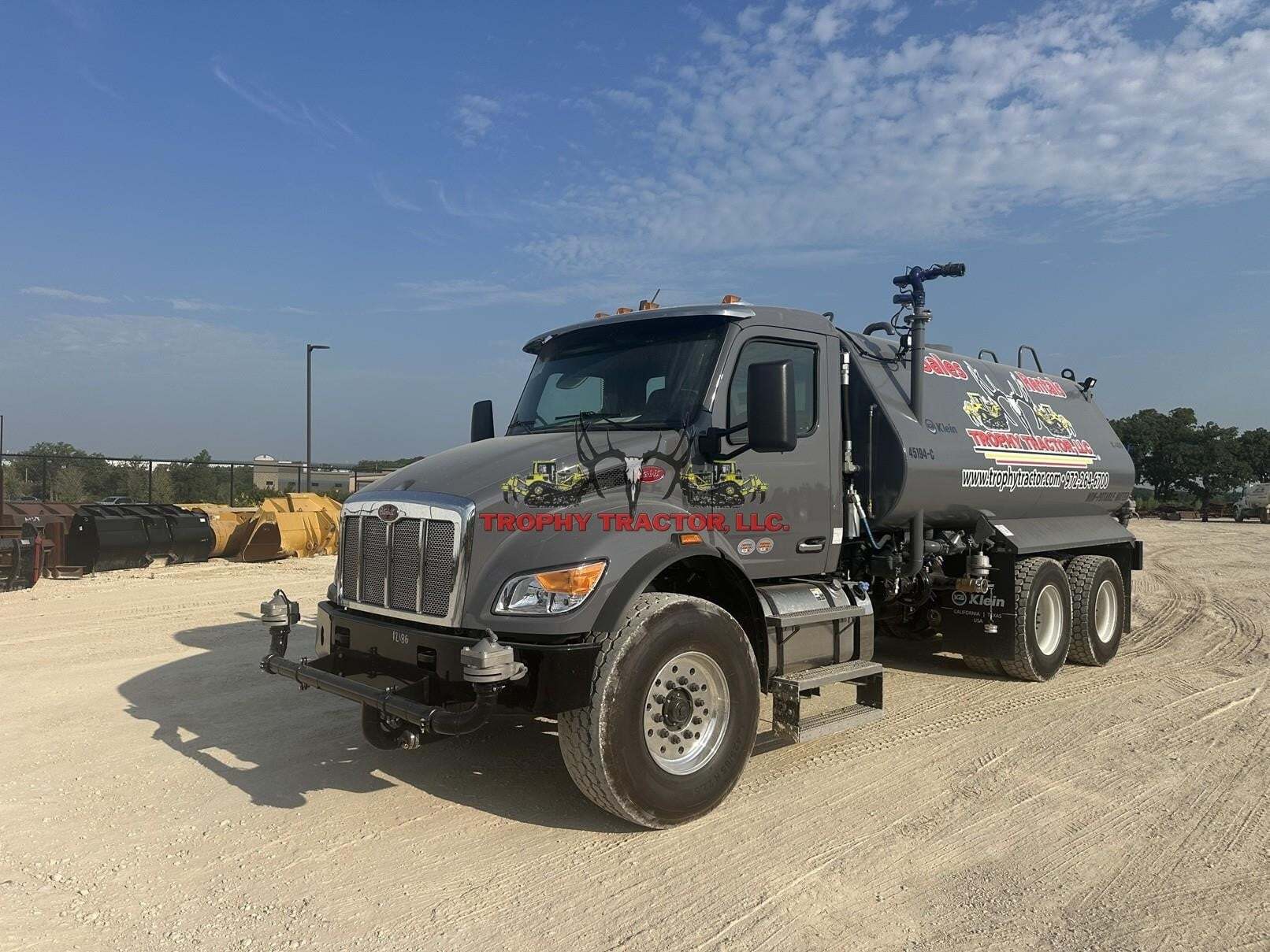 2027 PETERBILT 548 in Burleson, TX