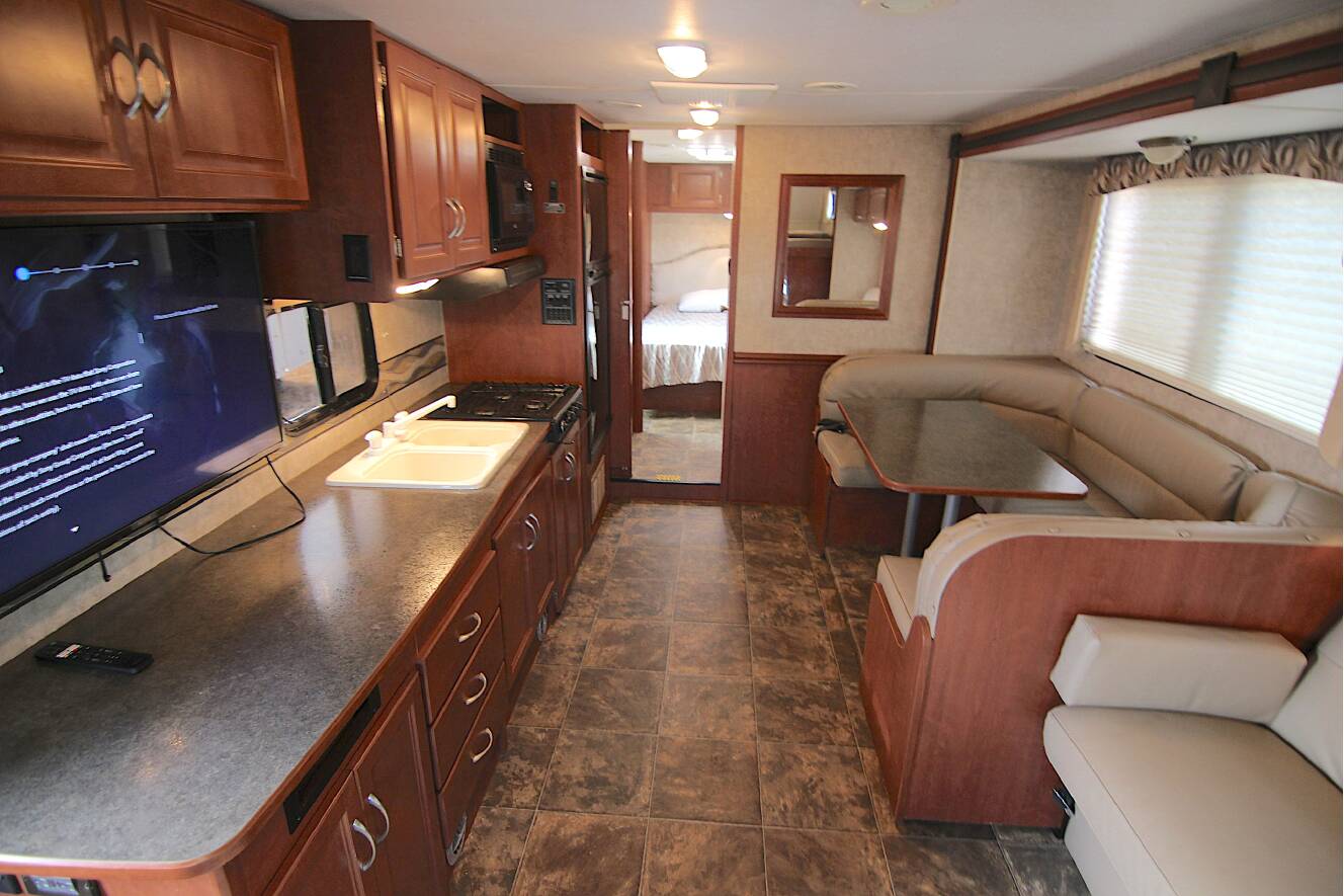 A photo of this 2014 Itasca SPIRIT 31K