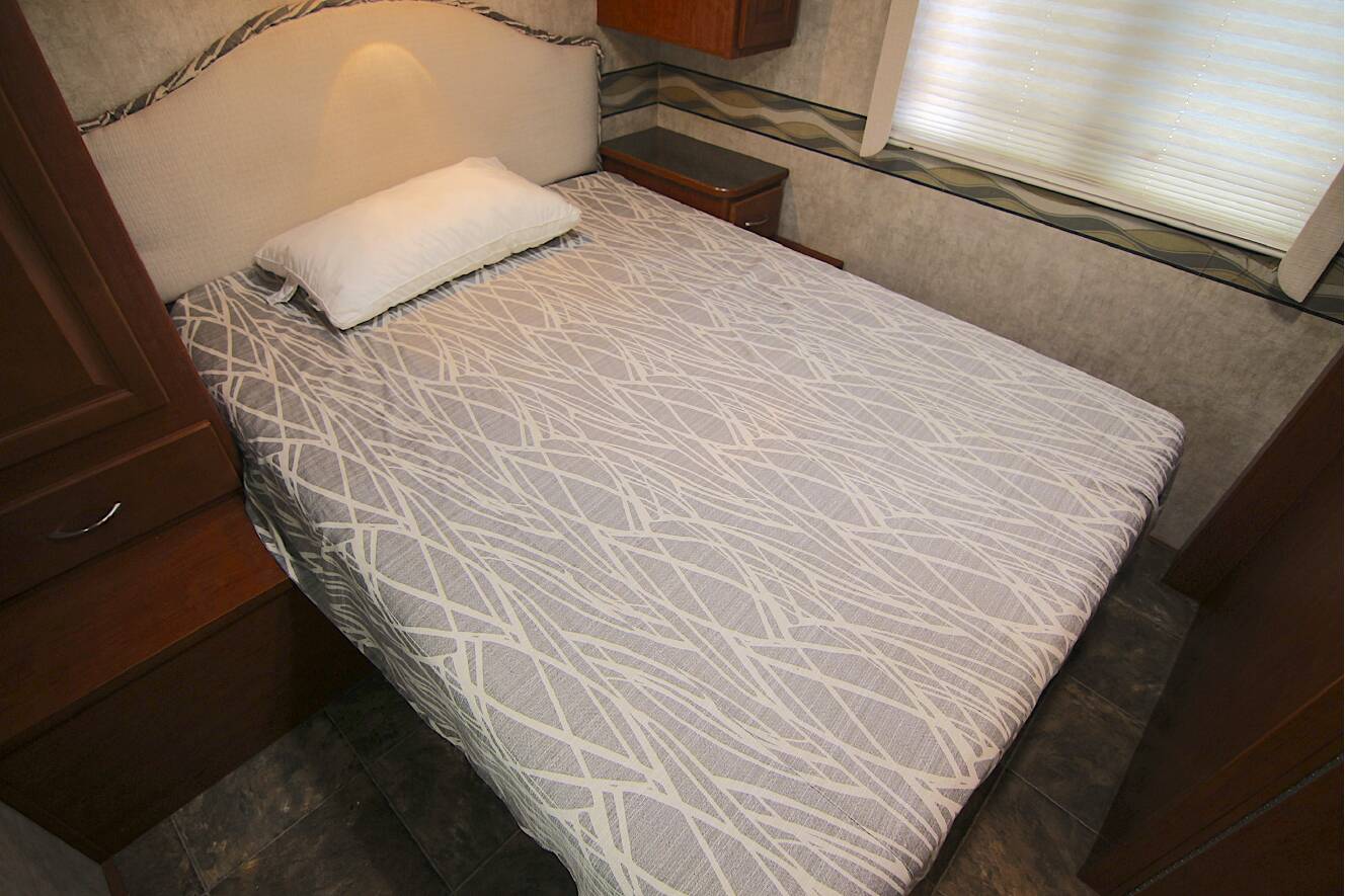 A photo of this 2014 Itasca SPIRIT 31K