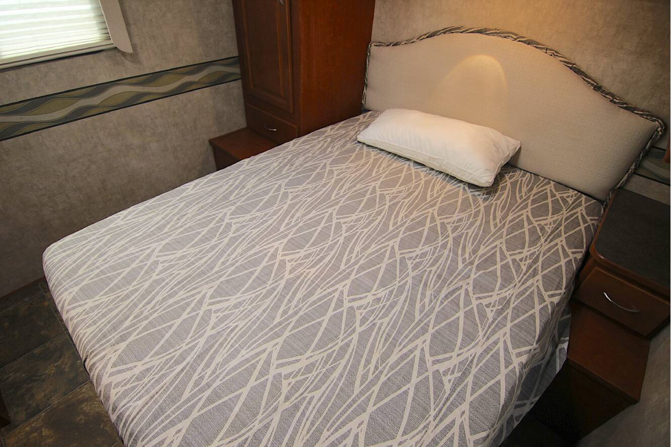 A photo of this 2014 Itasca SPIRIT 31K