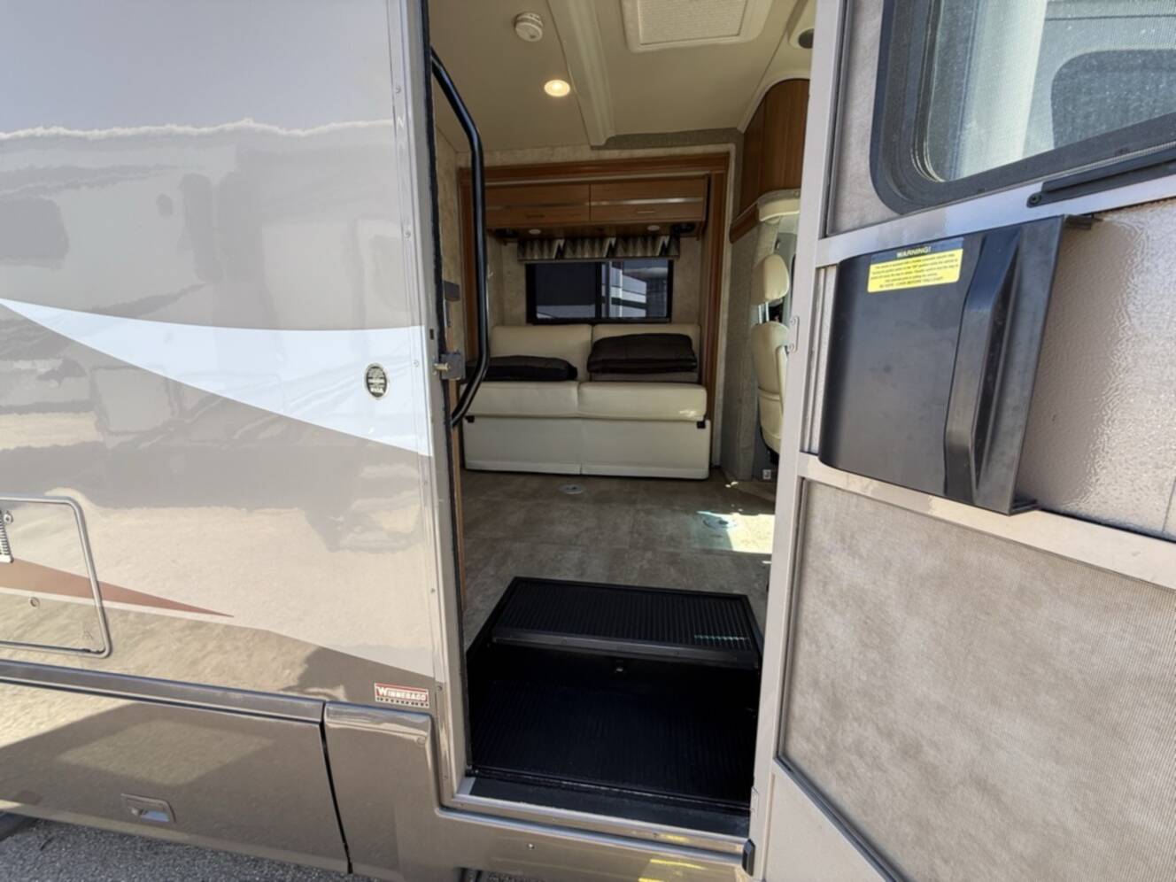 A photo of this 2014 Itasca NAVION 24G