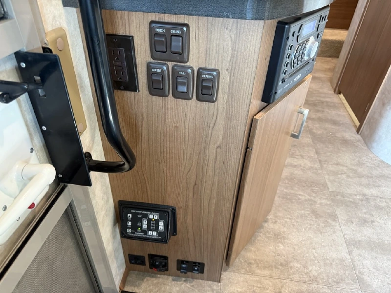 2014 ITASCA NAVION 24G